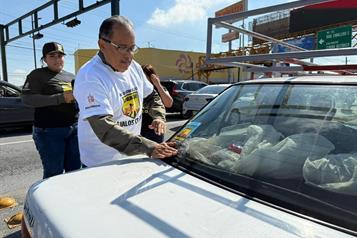 Encabeza Mijes pega de calcas de ´No los atropelles, déjalos cruzar