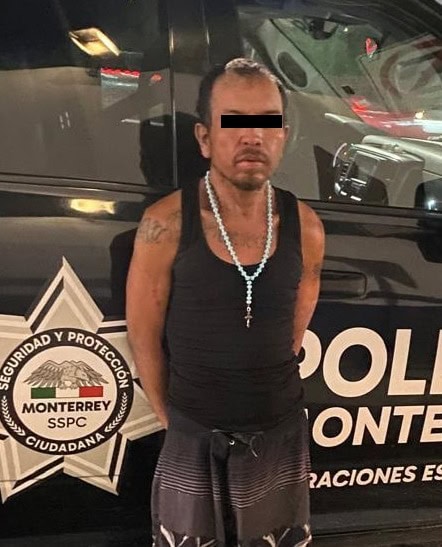 Al estilo de los años 70, un hombre sembró el terror en la colonia Garza Nieto, al portar un artefacto, que aseguraba era una bomba y aseguraba que no dudaría en hacerla estallar.