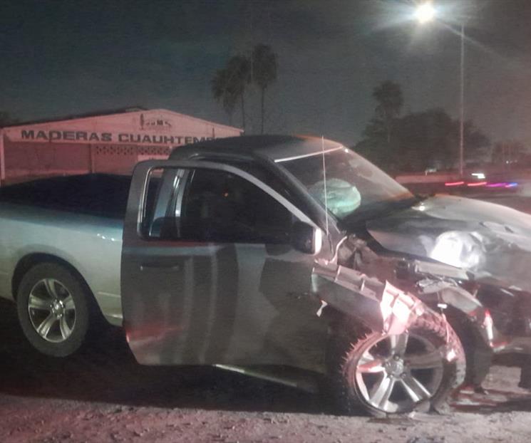 Deja choque de camionetas dos lesionados Deja choque de camionetas dos lesionados