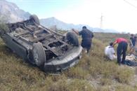 Muere mujer en volcadura Muere mujer en volcadura