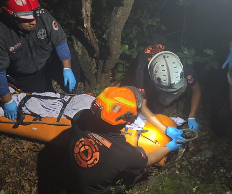 Rescatan cuerpo de excursionista en Pico UDEM Rescatan cuerpo de excursionista en Pico UDEM