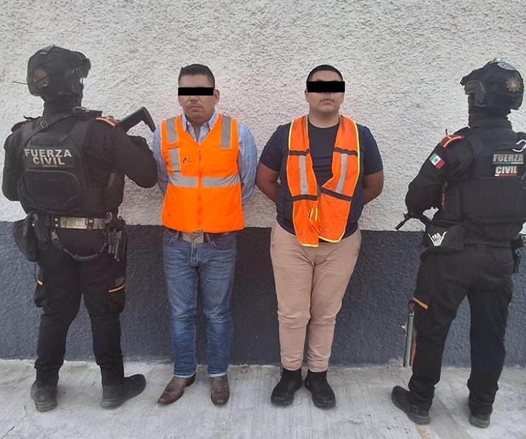 Detienen a dos sujetos con $300 mil Detienen a dos sujetos con $300 mil