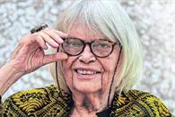 Muere Carla Stellweg, pionera de la curaduría independiente Muere Carla Stellweg, pionera de la curaduría independiente