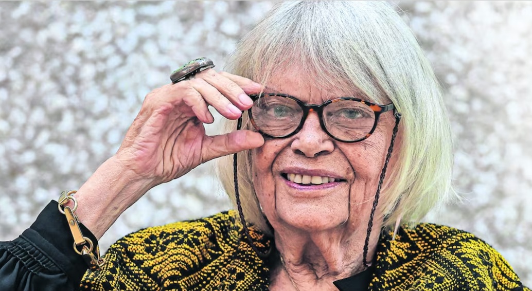Muere Carla Stellweg, pionera de la curaduría independiente Muere Carla Stellweg, pionera de la curaduría independiente