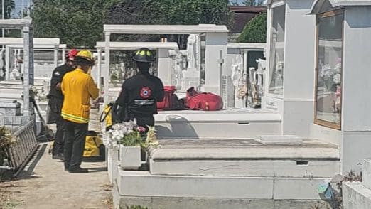 Cae a tumba y resulta lesionada Cae a tumba y resulta lesionada