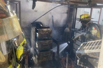 Provocan soldadores incendio