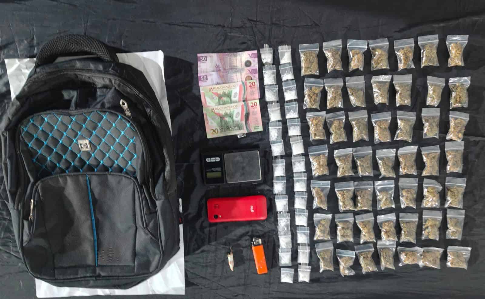 Un hombre que portaba diversos envoltorios con droga, fue arrestado por elementos de Fuerza Civil, en el municipio de Escobedo.