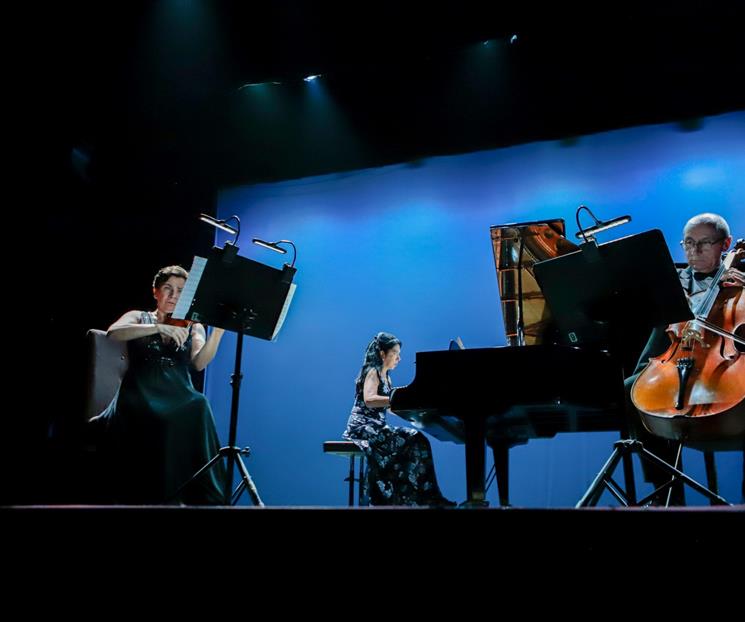 Ofrecen emocionante concierto "Entre sombras y suspiros Ofrecen emocionante concierto "Entre sombras y suspiros