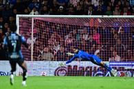 Querétaro frena racha de las Chivas Querétaro frena racha de las Chivas