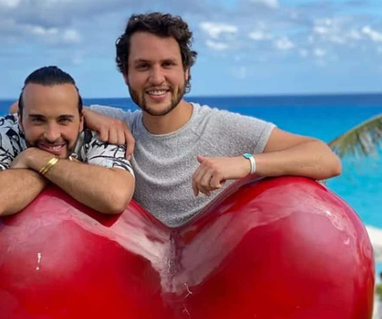 Apio Quijano, integrante de Kabah, se compromete con su novio