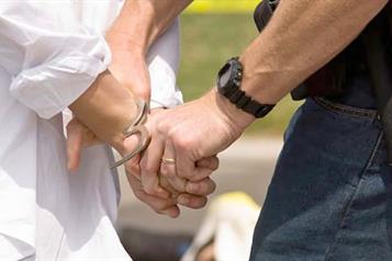 Detienen a exfuncionario vinculado con ´La Barredora´