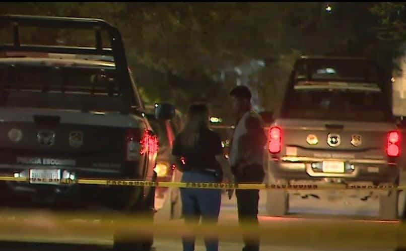 Una pareja fue ejecutada la noche del martes en calles de la Colonia Valle de San Francisco, municipio de Escobedo, en hechos relacionados con presuntas actividades de narcomenudeo.