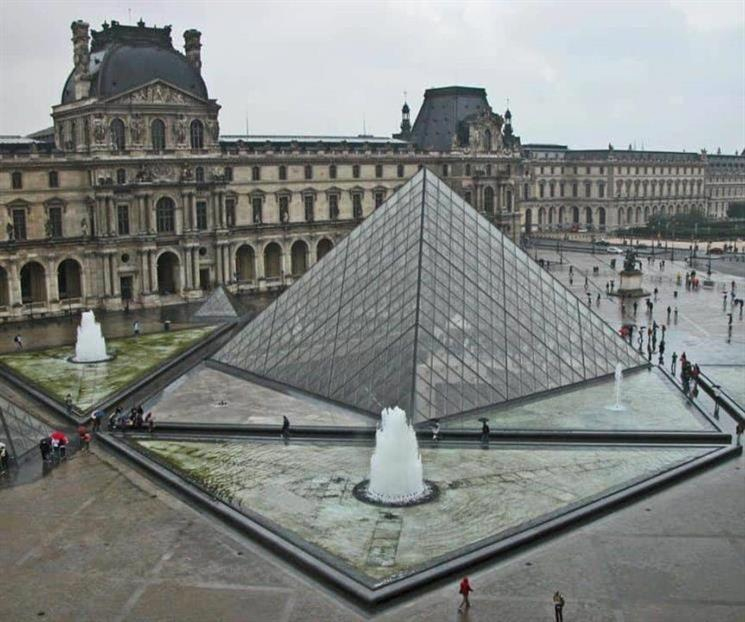 Reabre museo Louvre tras robo de joyas Reabre museo Louvre tras robo de joyas
