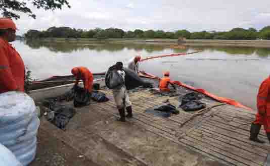 Derrame de combustible en Río Pantepec, Veracruz está controlado