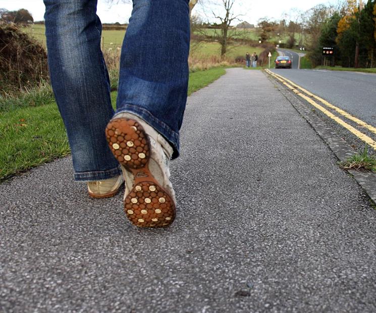 ¿Cuáles son los beneficios de caminar hacia atrás? ¿Cuáles son los beneficios de caminar hacia atrás?