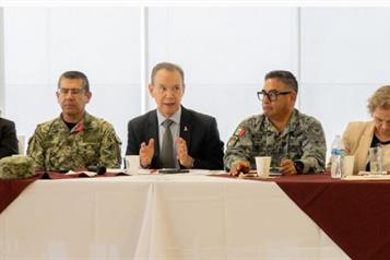 Trata temas hídricos Héctor Gutiérrez con autoridades federales