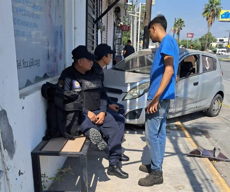 Estrellan patrulla contra varios vehículos