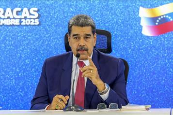 Acusa Maduro a Washington de ´inventarse una guerra´