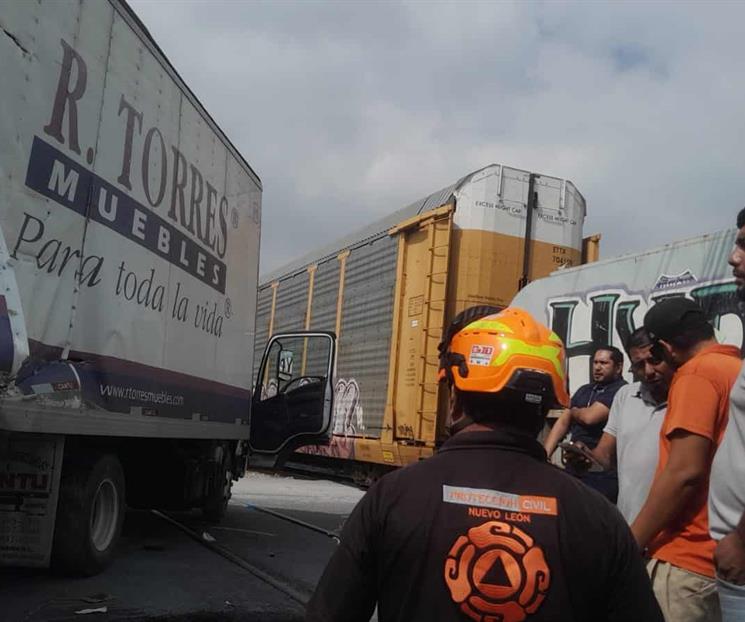 Embiste tren a camioneta Embiste tren a camioneta