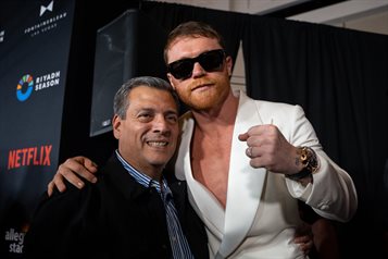 Se apoya Canelo de sus hijas para superar derrota con Crawford