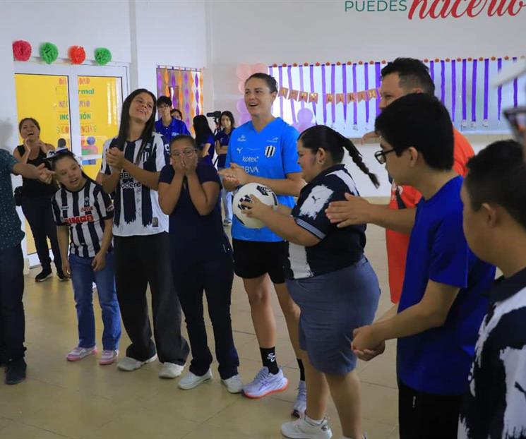 Realizan convivio con jugadoras Realizan convivio con jugadoras