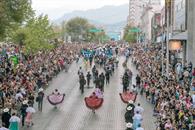 Se apoderan el arte, la música y la tradición de las calles