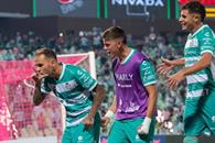 Santos se mete a la pelea por el Play-Inn Santos se mete a la pelea por el Play-Inn