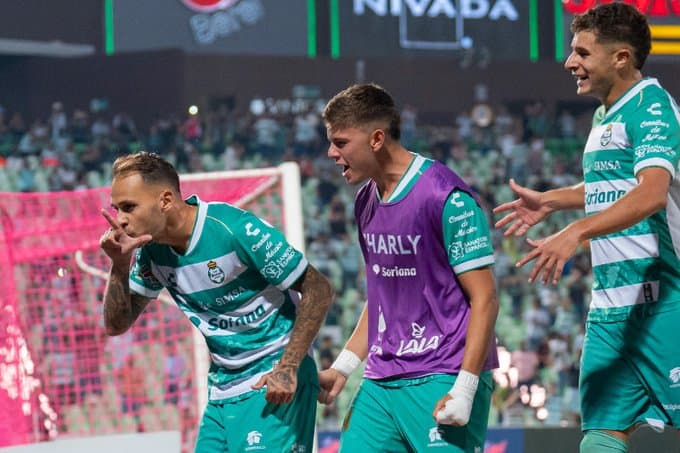 Santos se mete a la pelea por el Play-Inn