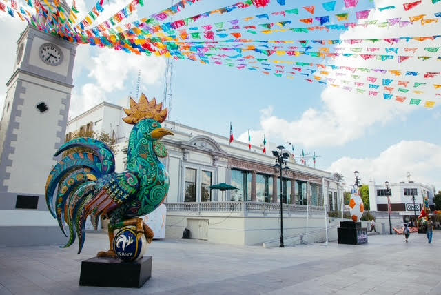Instalan 8 Alebrijes Mundialistas en la plaza principal de Guadalupe