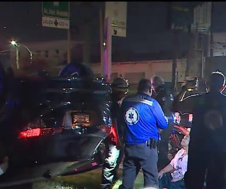 Resulta mujer con lesiones tras volcadura Resulta mujer con lesiones tras volcadura