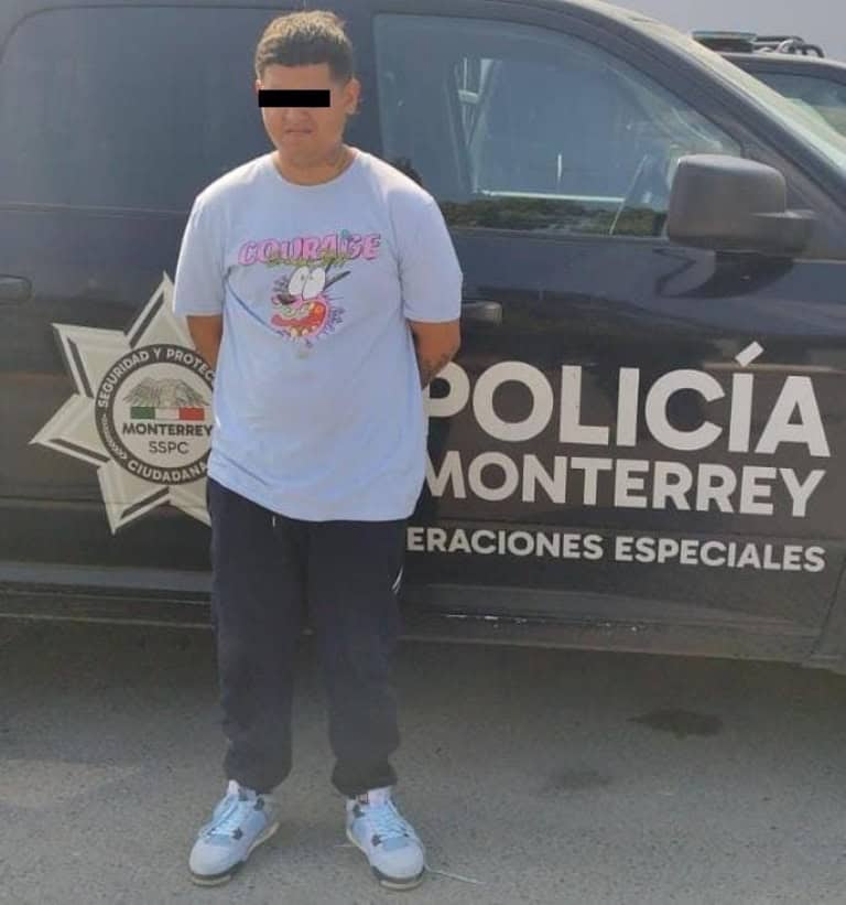 Tras presuntamente amenazar con un arma blanca a su ex pareja, un hombre originario de Colombia fue detenido por oficiales de la Policía de Monterrey, en la colonia Industrial.