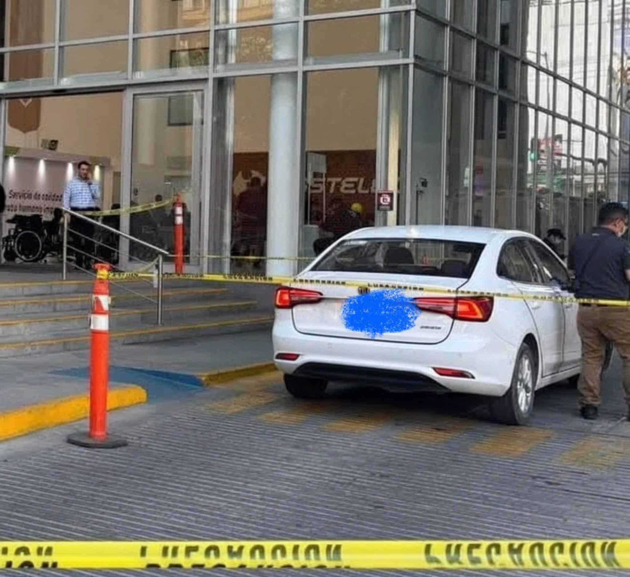 Un elemento de Fuerza Civil,sufrió diversas lesiones con un arma blanca, al ser asaltado cuando salió de su domicilio en la colonia Topo Chico de Monterrey.