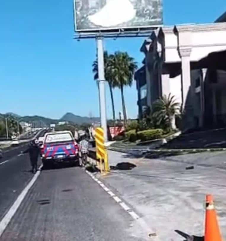 Un trabajador de la construcción, murió al ser atropellado por una camioneta que se dio a la fuga, en la carretera Nacional al sur de la ciudad de Monterrey.