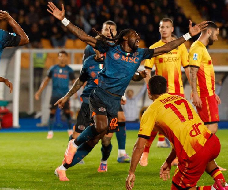 Nápoli se despega en la punta italiana Nápoli se despega en la punta italiana