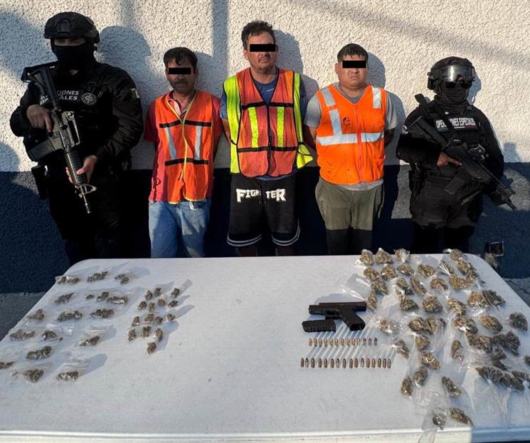 Sorprenden a tres con pistola y droga