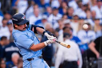 Domina Toronto a Dodgers y acaricia las Grandes Ligas