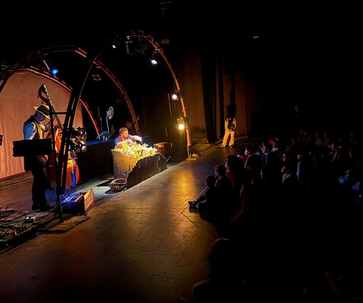 Invade un huerto con personajes de la fauna el escenario