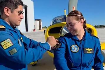 Se gradúa primera mujer instructora de vuelo en Semar