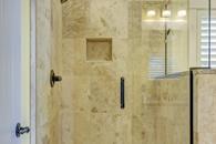 Truco casero para eliminar el sarro y la grasa del cancel del baño