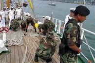 Rescatan a 27 menores en embarcación en Sinaloa