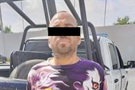 Agrede a su pareja y la mantiene encerrada