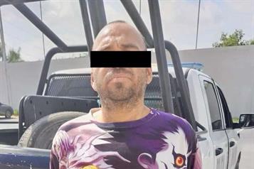 Agrede a su pareja y la mantiene encerrada