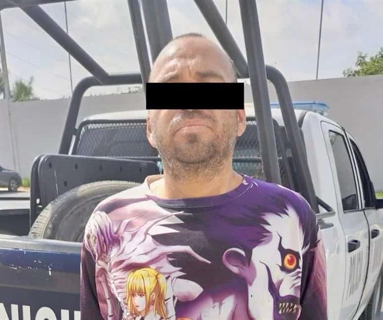 Agrede a su pareja y la mantiene encerrada