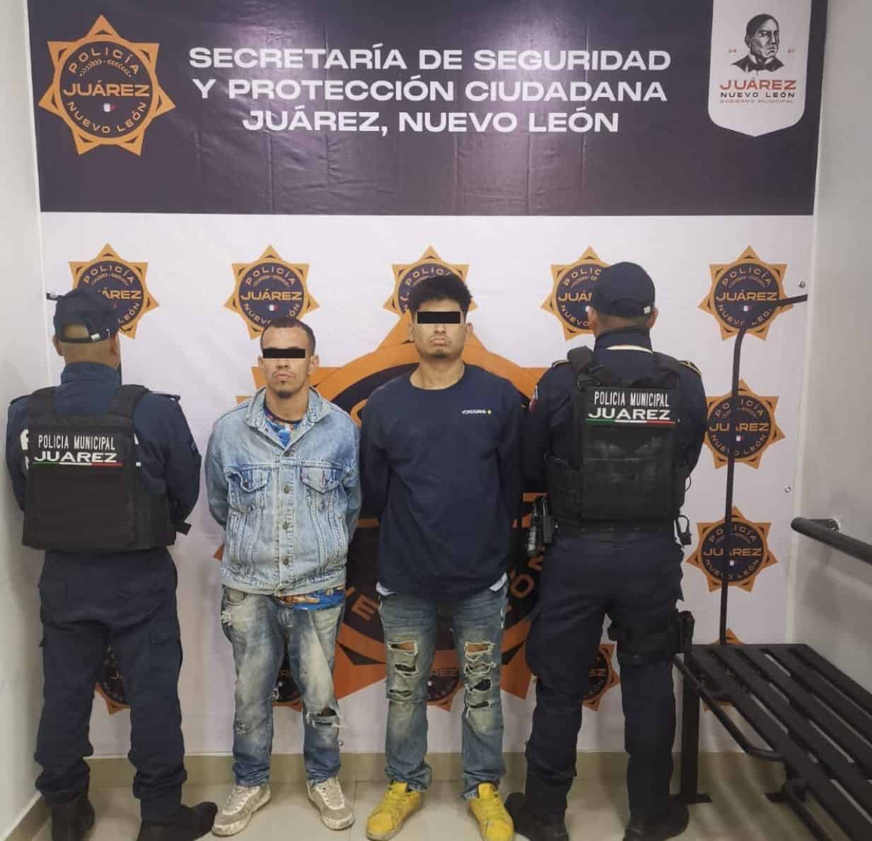 Elementos de la Secretaría de Seguridad y Protección Ciudadana de Juárez, lograron la detención de dos hombres, que se desplazaban a bordo de una motocicleta reportada como robada.