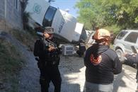 Se impacta tráiler contra casa Se impacta tráiler contra casa