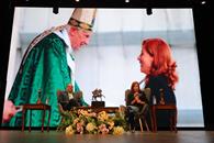 Conversa Valentina Alazraki en Escobedo