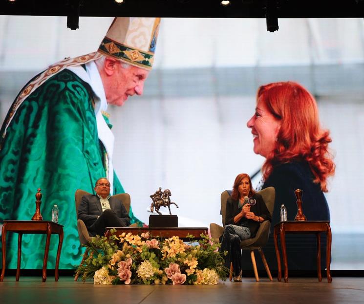 Conversa Valentina Alazraki en Escobedo Conversa Valentina Alazraki en Escobedo