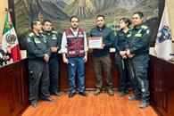 Reconocen a ciudadanos y elementos que ayudaron a sofocar incendio