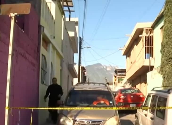El predio Diez de Marzo de Monterrey, amaneció prácticamente sitiado, por elementos de la Sedena, Guardia Nacional y la Agencia Estatal de Investigaciones, quienes buscan drogas y armas en una finca de esta zona.