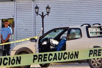 Ejecutan a contador en su camioneta en Allende